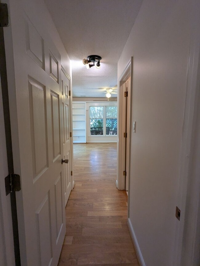 Building Photo - Beautiful townhouse with lakeside views, convenient to Chapel Hill and Durham!