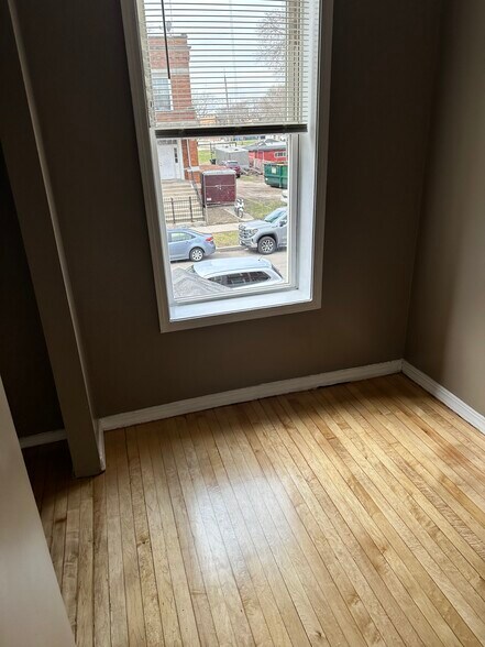 Building Photo - 1809 S Springfield Ave