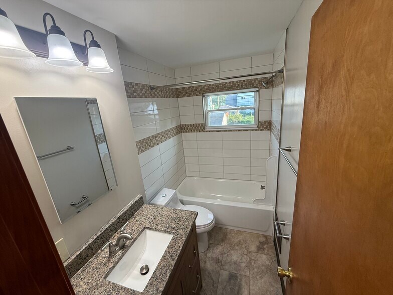Building Photo - 3166 Sullivant Ave