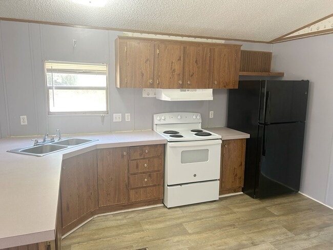 Building Photo - Mobile Home for Rent