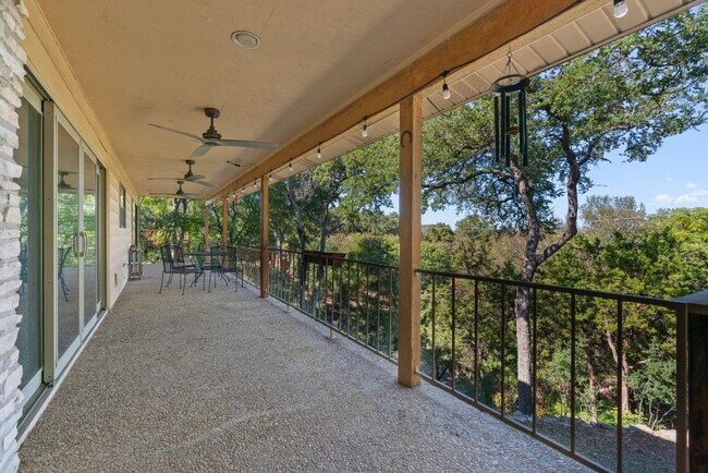 Building Photo - 103 Comet