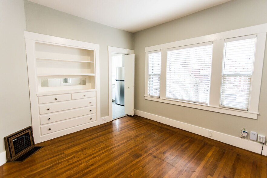 Building Photo - 2329 Parker St