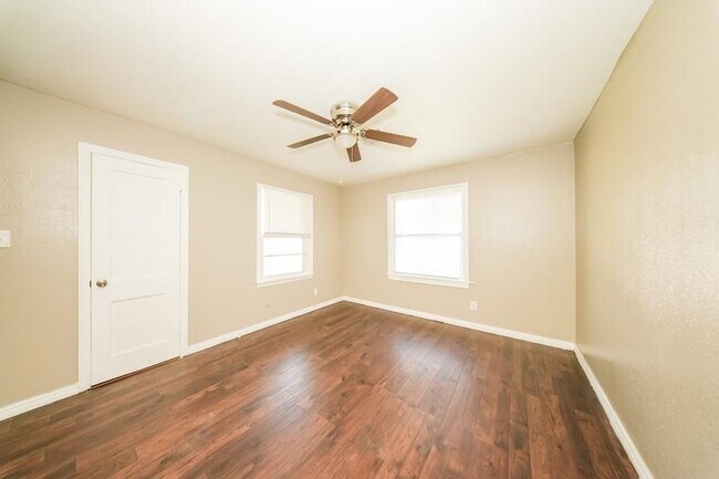 Building Photo - 2204 NW Denver Ave