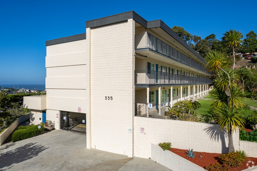 Primary Photo - Pacific View Apartments