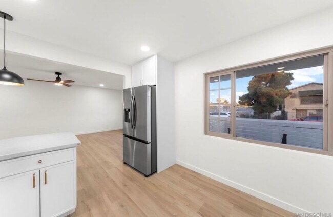 Building Photo - 736 18th St