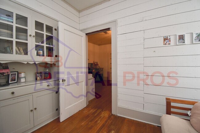 Building Photo - 3 Bed 2 Bath Home Within Walking Distance to Tech!