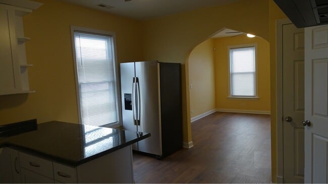 Building Photo - 5622 N Mango Ave
