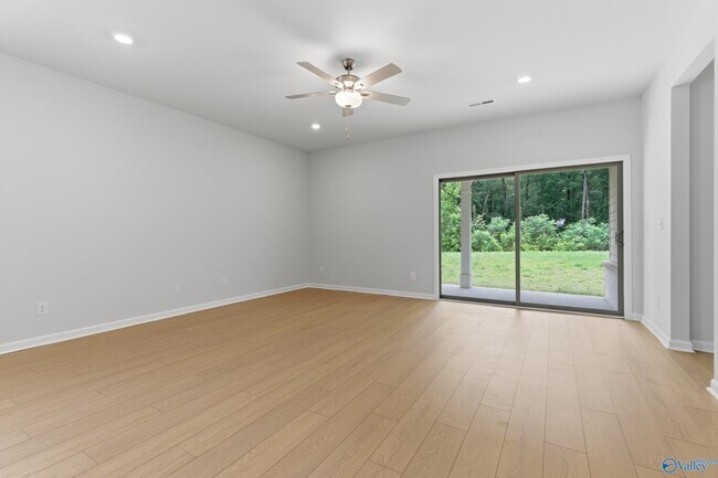 Building Photo - 15007 Greenleaf Dr