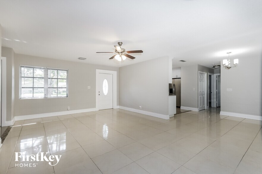 Building Photo - 401 Superior Pl