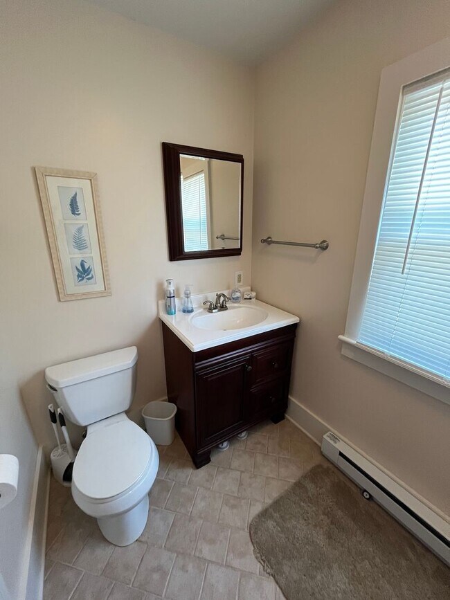 Building Photo - Beautiful 4-bedroom Farmhouse in Raphine a...