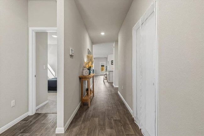 Building Photo - 112 Rainmaker Cv