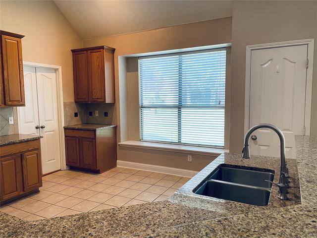 Building Photo - 3007 Pinecrest Dr