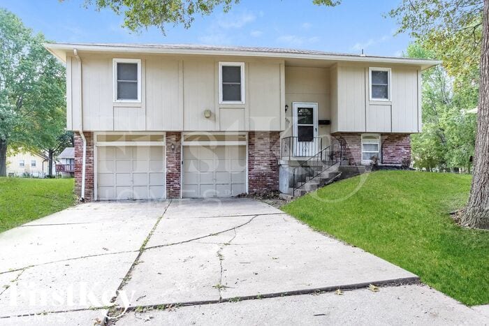 Primary Photo - 7909 Sunset Cir