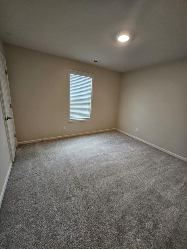 Building Photo - 109 Avalor Dr