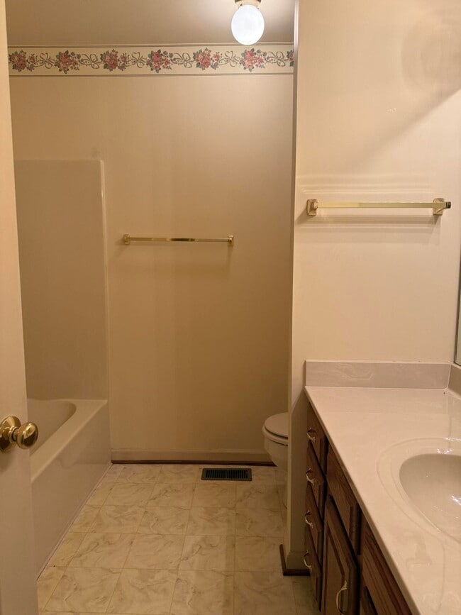 Building Photo - 464 Stone Creek Dr