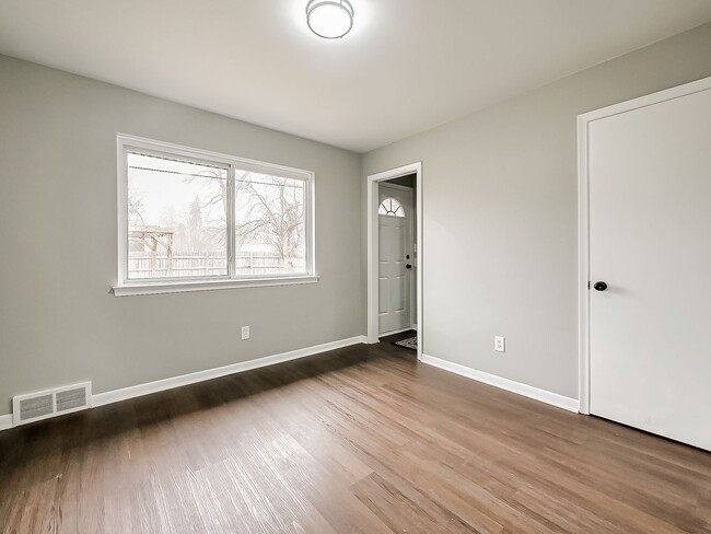 Building Photo - AVAILABLE NOW! Charming 3-Bed Home with Spacious Yard in Van Buren Township