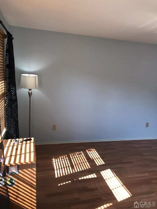 Building Photo - 9 Quail Run Dr