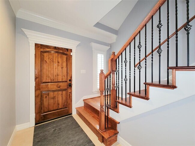 Building Photo - 884 Detering St
