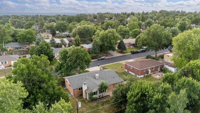 Building Photo - 571 S Taft St