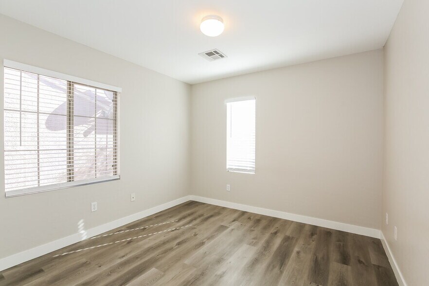 Building Photo - 10436 Scotch Elm Ave