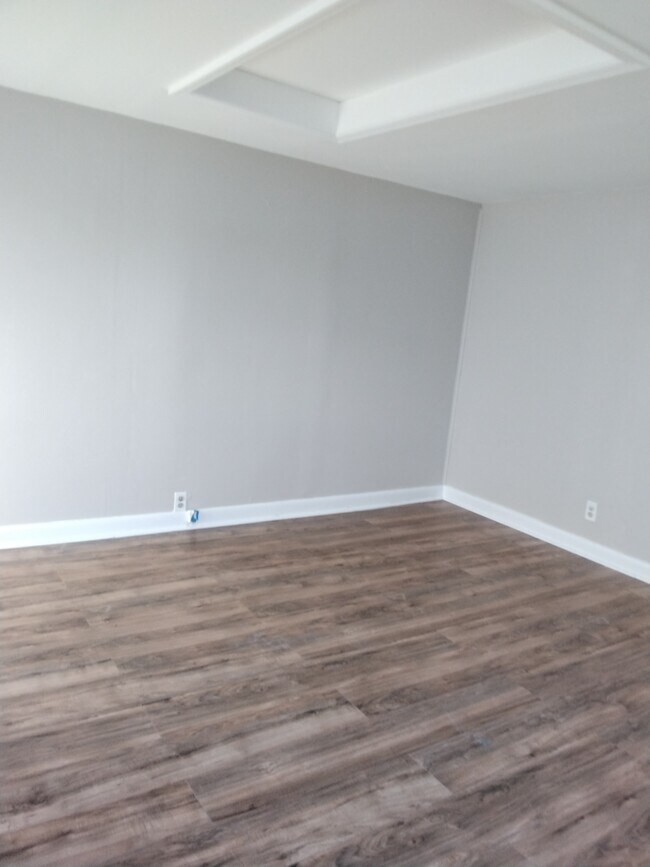 Building Photo - 295 Center St