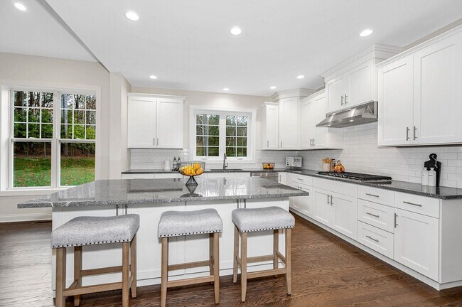 Building Photo - 12 Hope Ln