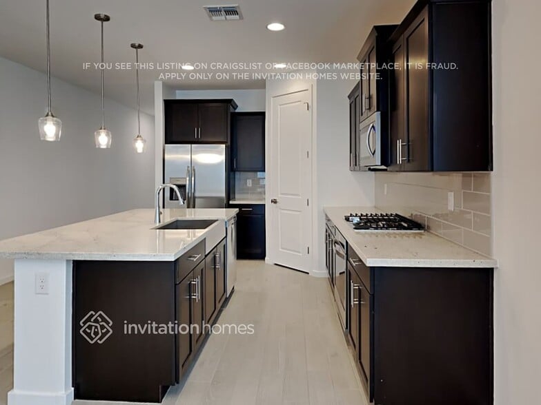 Building Photo - 17660 W Fetlock Trl