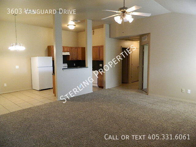 Building Photo - 3603 Vanguard Dr
