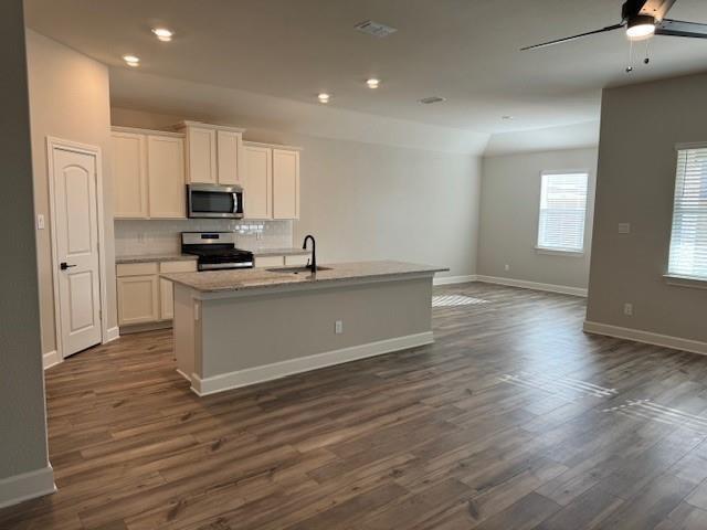 Building Photo - 2100 Hardwick Dr
