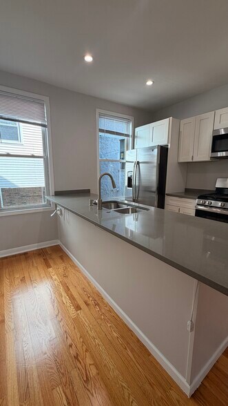 Building Photo - 1252 N Cleaver St