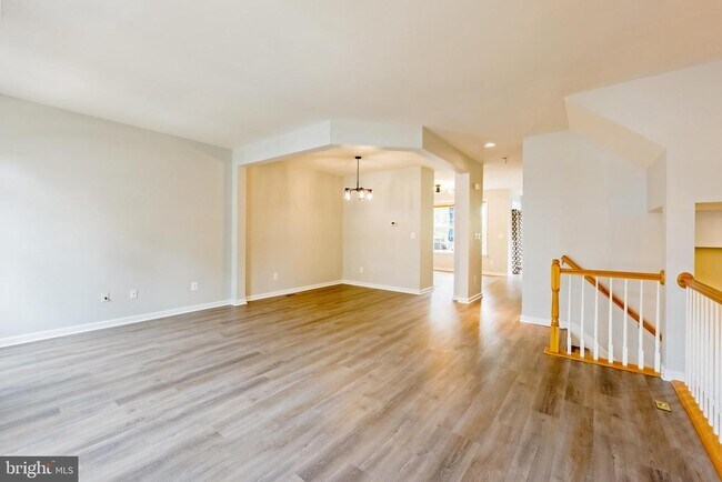 Building Photo - 3385 Beechcliff Dr