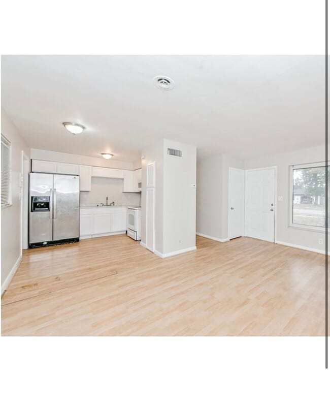 Building Photo - PRICE REDUCED!!!!!!Super Cute 3 Bedroom / ...