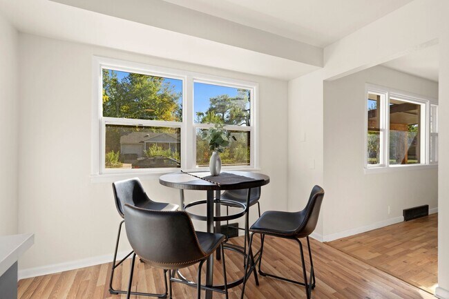 Building Photo - Stunning Fully Remodeled 3-Bedroom Home with Fenced Yard