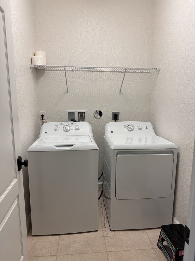 Building Photo - 10120 Verona Manor