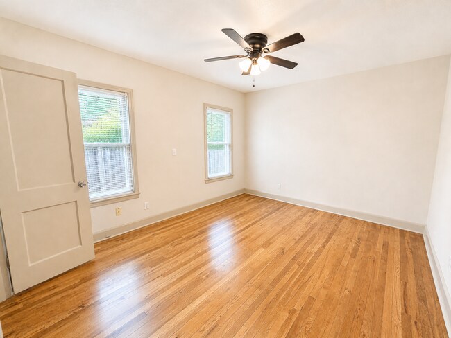 Building Photo - 4406 Bennett Ave
