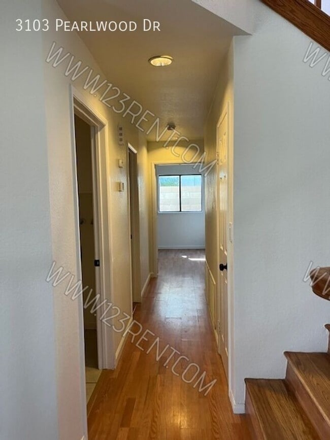 Building Photo - 3103 Pearlwood Dr