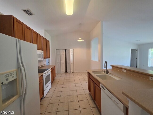 Building Photo - 1014 NW 31st Pl