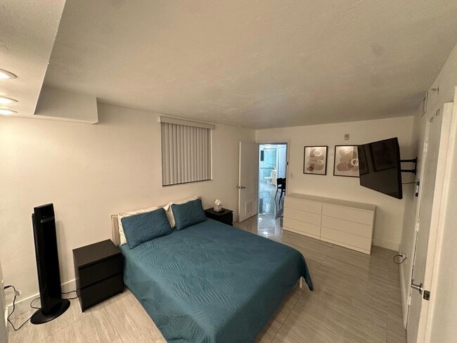 Building Photo - 102 SW 6th Ave