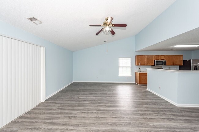 Building Photo - 4 Bedroom, 2 Bathroom Home in Park Hill Pl...