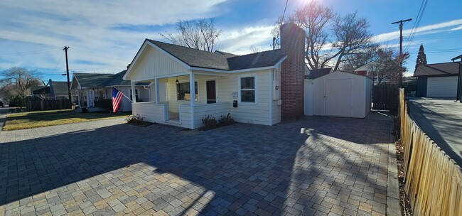 Building Photo - 3 Bedroom 1.5 Bath Old Southwest Reno Home...