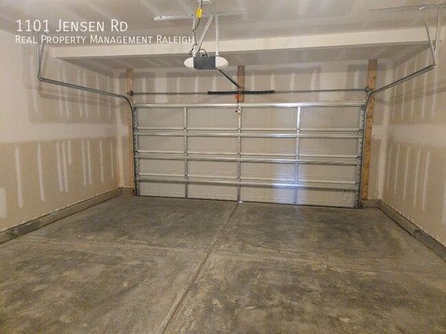 Building Photo - 1101 Carr Rd