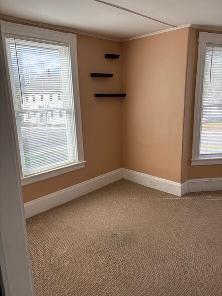 Building Photo - 94 Main St