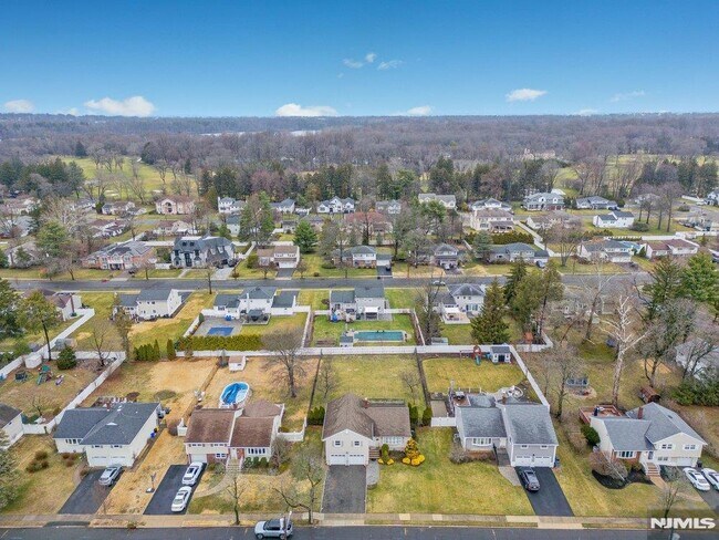 Building Photo - 327 Webster Dr