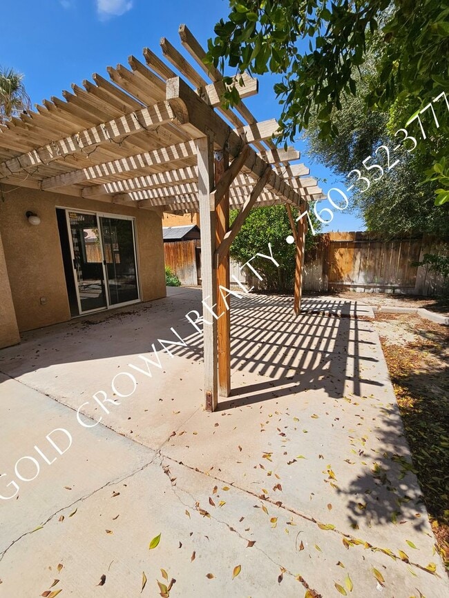 Building Photo - 2402 Lenrey Ave