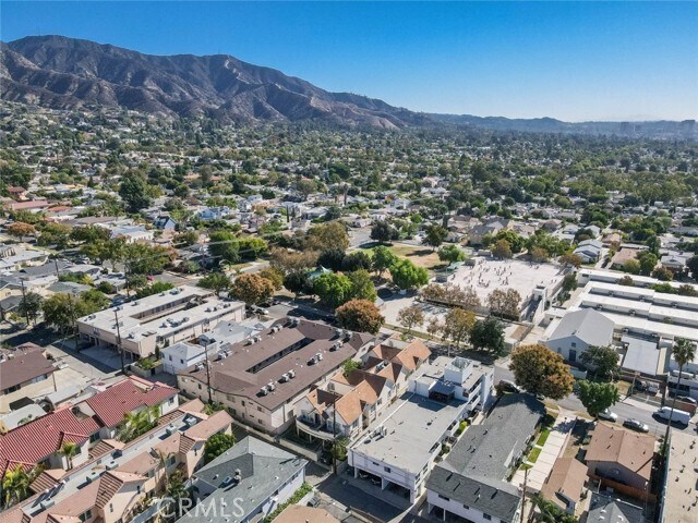 Building Photo - 719 E Providencia Ave