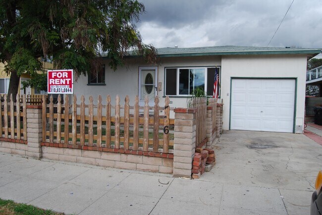 Building Photo - 536 39th W St