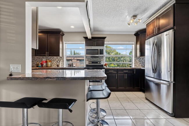 Building Photo - 48 Burgundy Ave