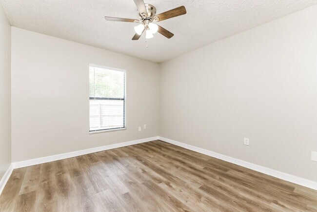 Building Photo - 610 N Delmonte Ct