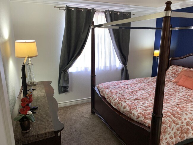 Building Photo - Meridian-FURNISHED 2 BDR /2 BATH + Den Lux...