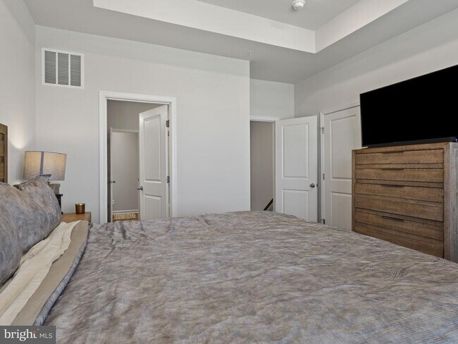 Building Photo - 4810 Vista Glen Ln